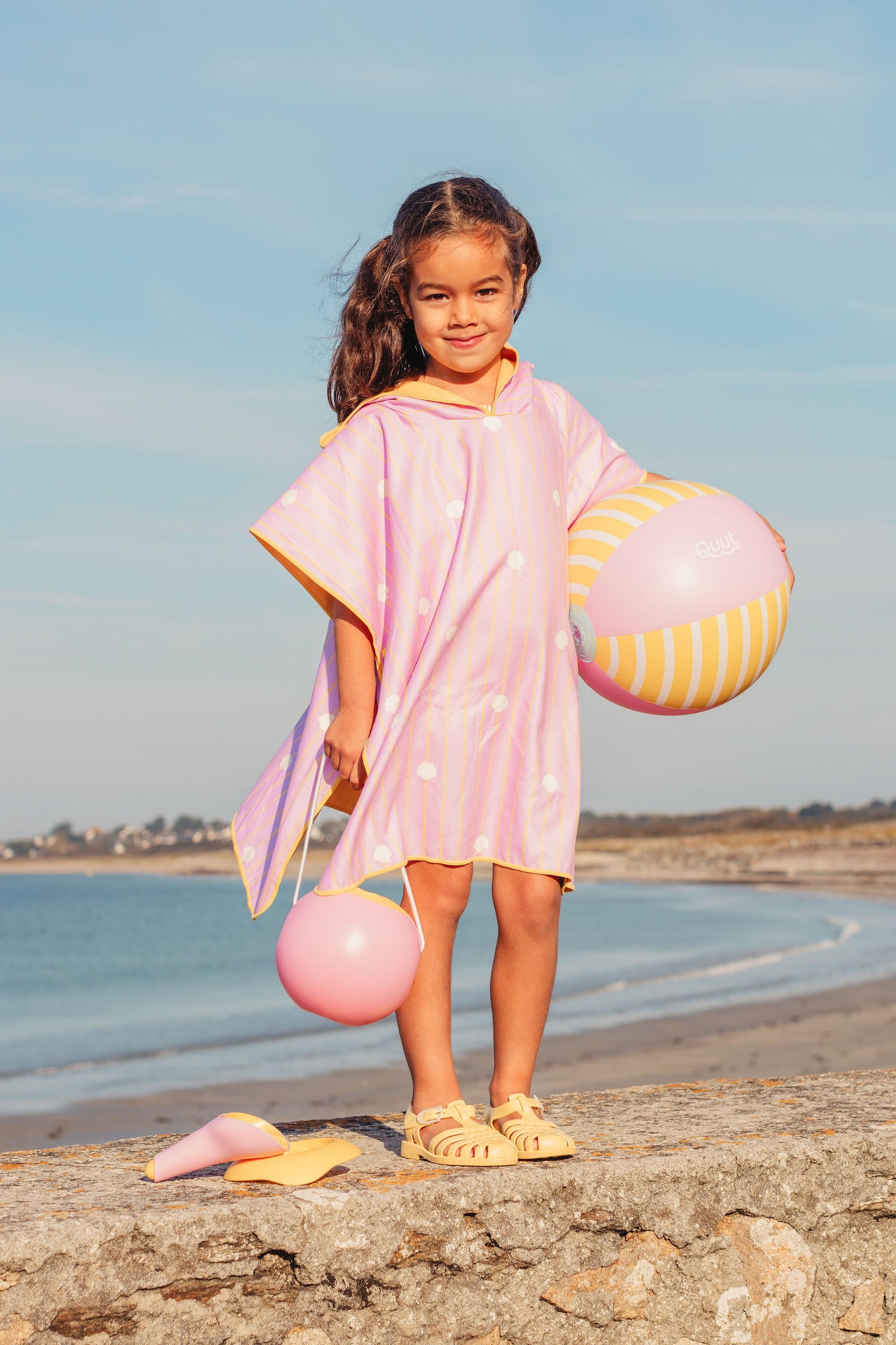 Kids microfibre poncho Banana Pink sand-resistant beach and pool towel
